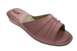 033-K. Laczki kapcie damskie b/p oblekane marszczone różowe