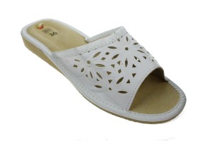 053-Ł. Laczki damskie otwarte tłoczone białe