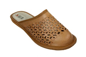 574. Laczki kapcie damskie pełne Wójciak jasne skóra