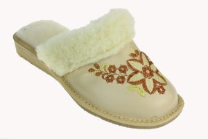 809. Laczki damskie ocieplane Wójciak haft beżowe jasne