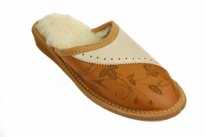 834-B. Laczki damskie ocieplane Pawlikowscy haft beżowo-brązowe