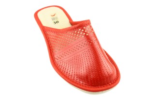 180-C. Pantofle kapcie damskie Wójciak skóra czerwone1